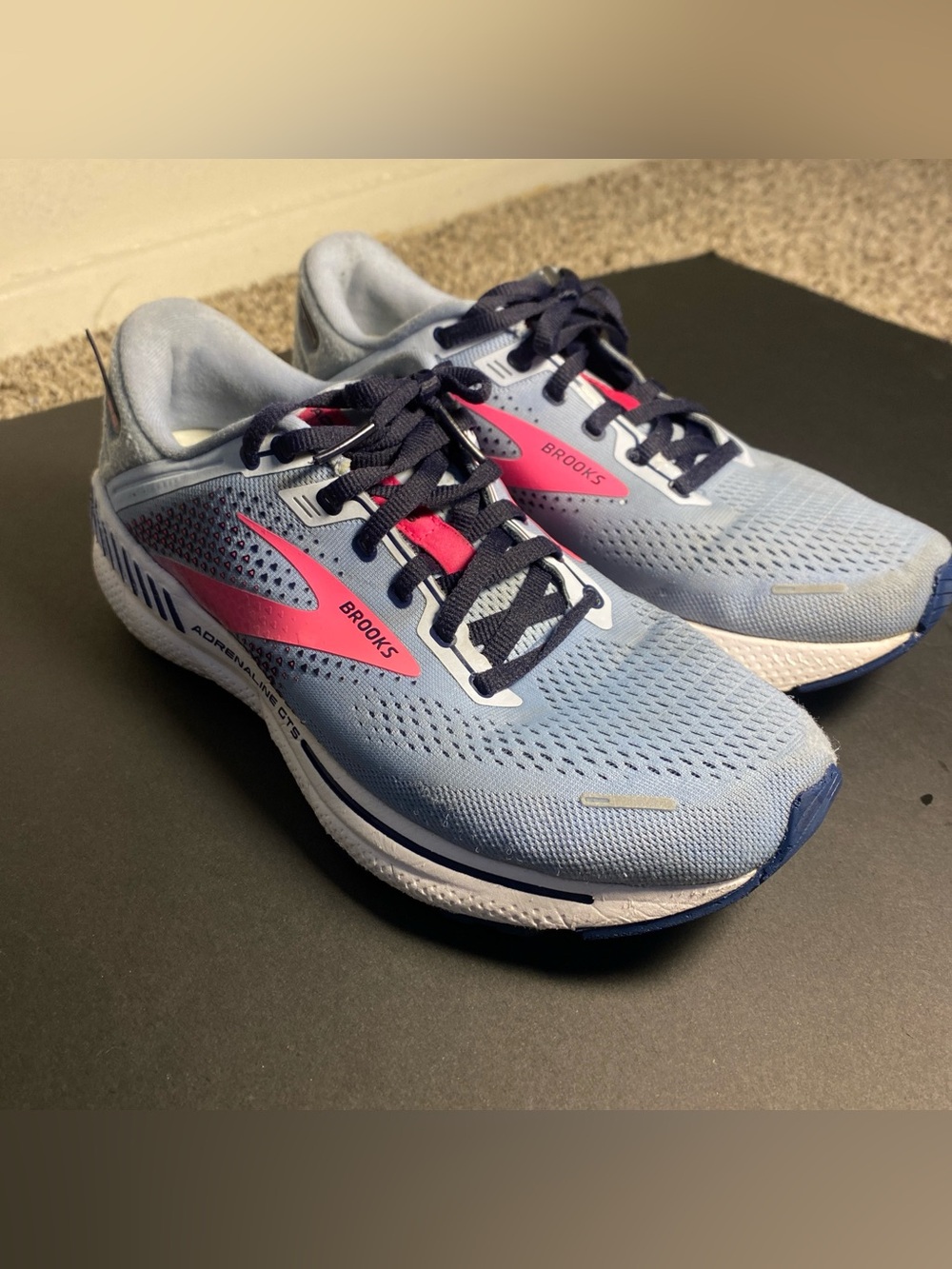 Brooks Adrenaline GTS 22 Women's Running Shoes Athletic Sneakers Gray Size 10